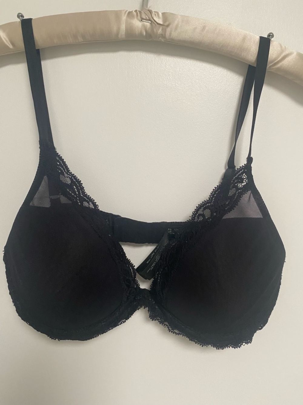 Natori Feathers 34C Black Lace Underwire Contour Bra